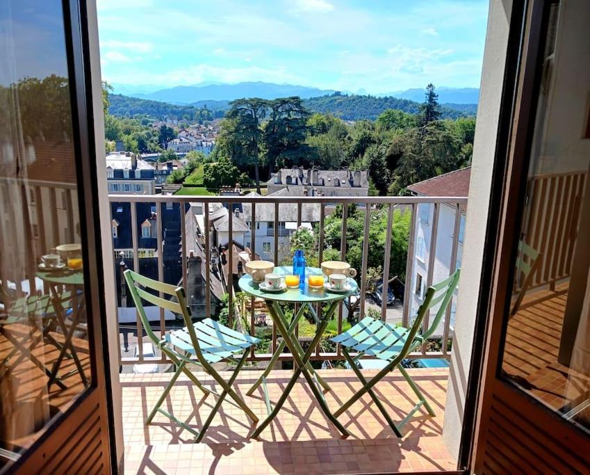 Pau Centre Vue Sur Les Pyrenees Pour 2 Nuits Au Minimum Apartman Kültér fotó
