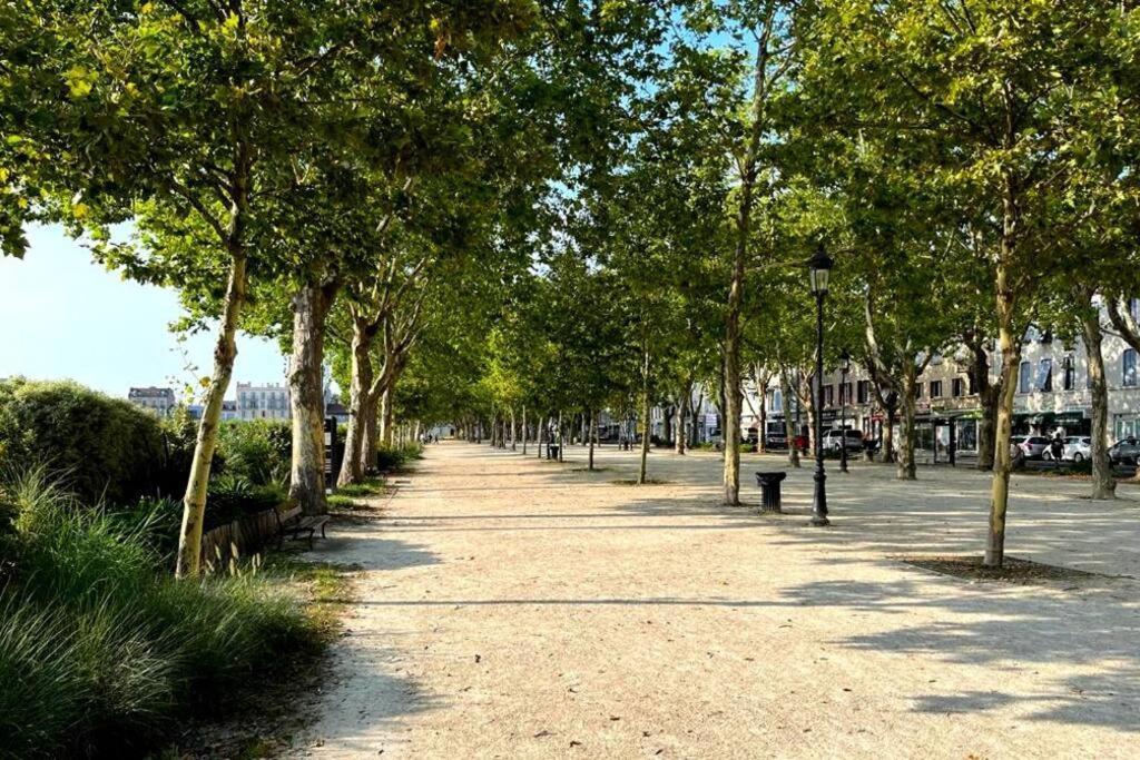 Pau Centre Vue Sur Les Pyrenees Pour 2 Nuits Au Minimum Apartman Kültér fotó